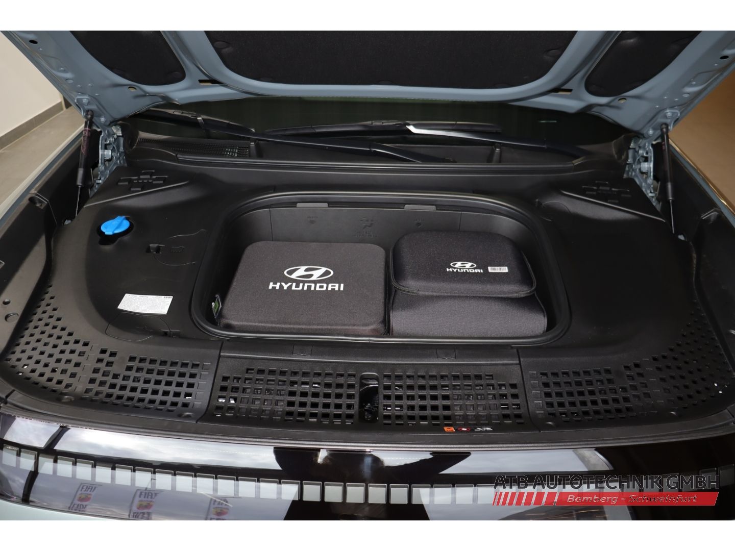 Fahrzeugabbildung Hyundai IONIQ 9 7-Sitzer MY26 110 kWh 307 PS 4WD UNIQ