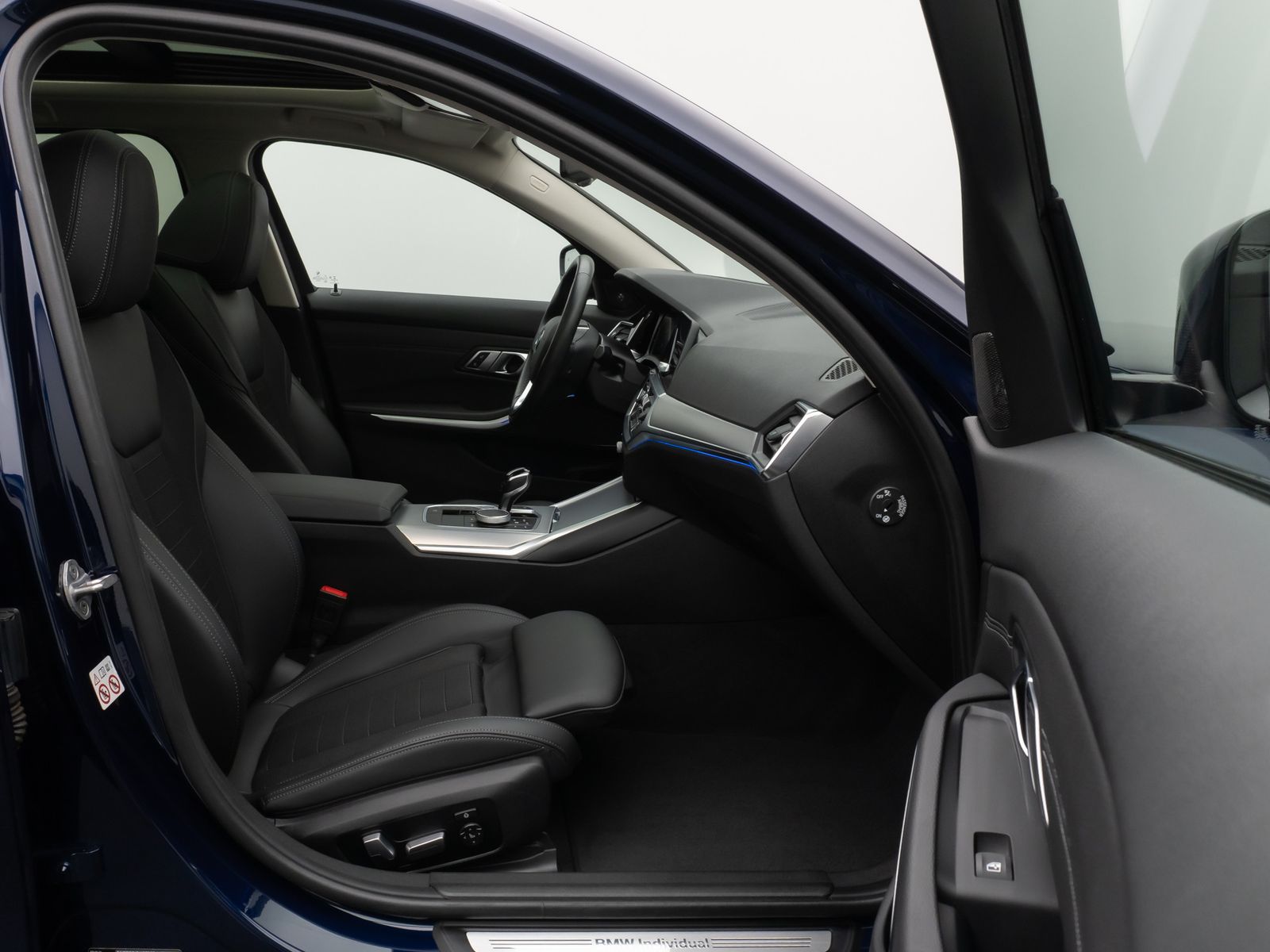 Fahrzeugabbildung BMW 330d xD Sport Line Pano Kamera Laser HUD DAB H/K