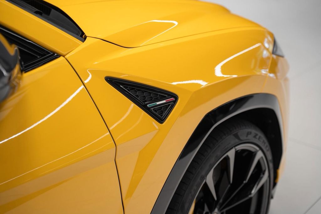 Urus 4.0 V8 S YELLOW/BLACK YELLOW PANO B&O - Bild 9