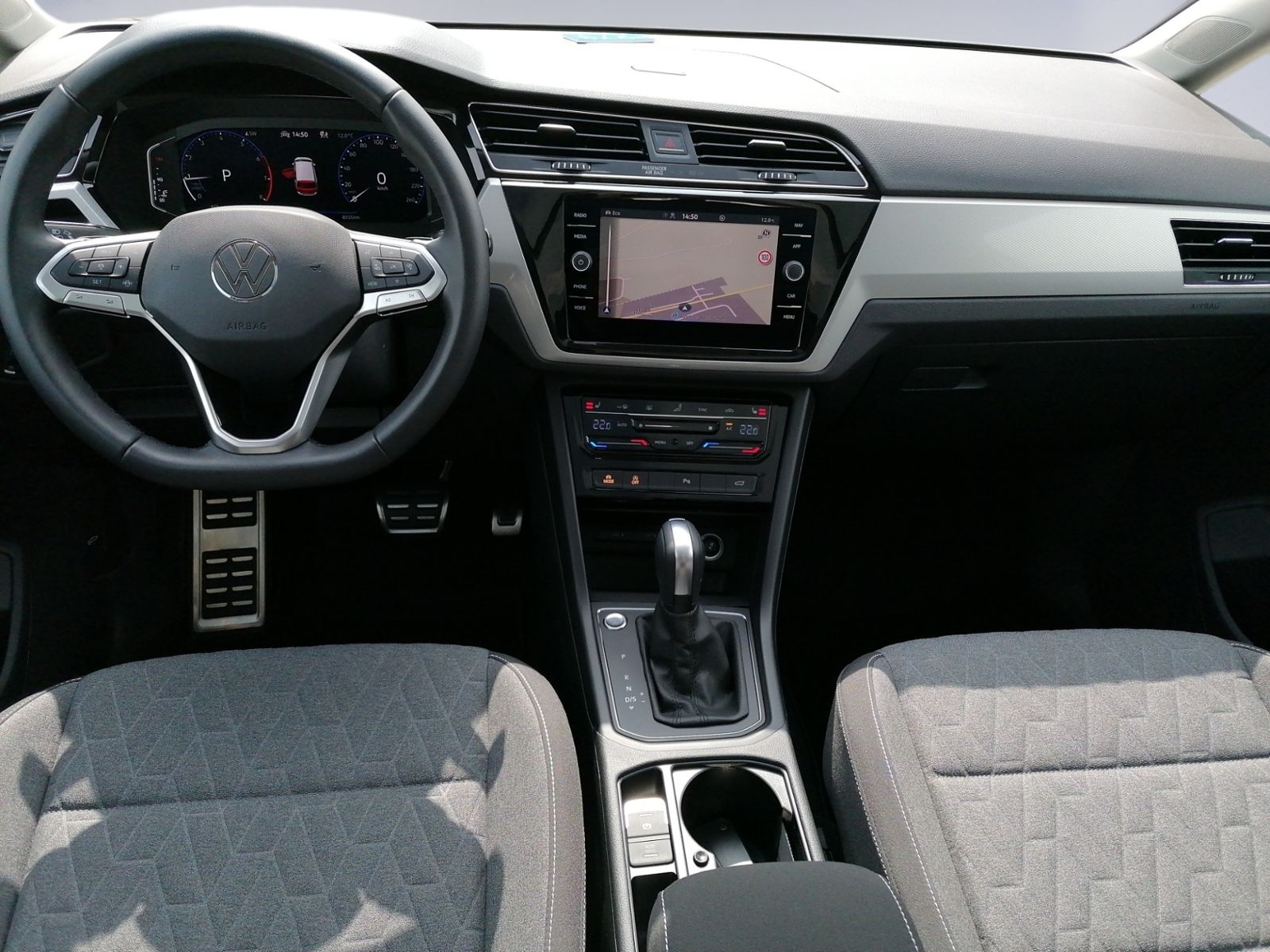 Touran R Line 1.5 TSI DSG PANO+AHK+7-SITZE+