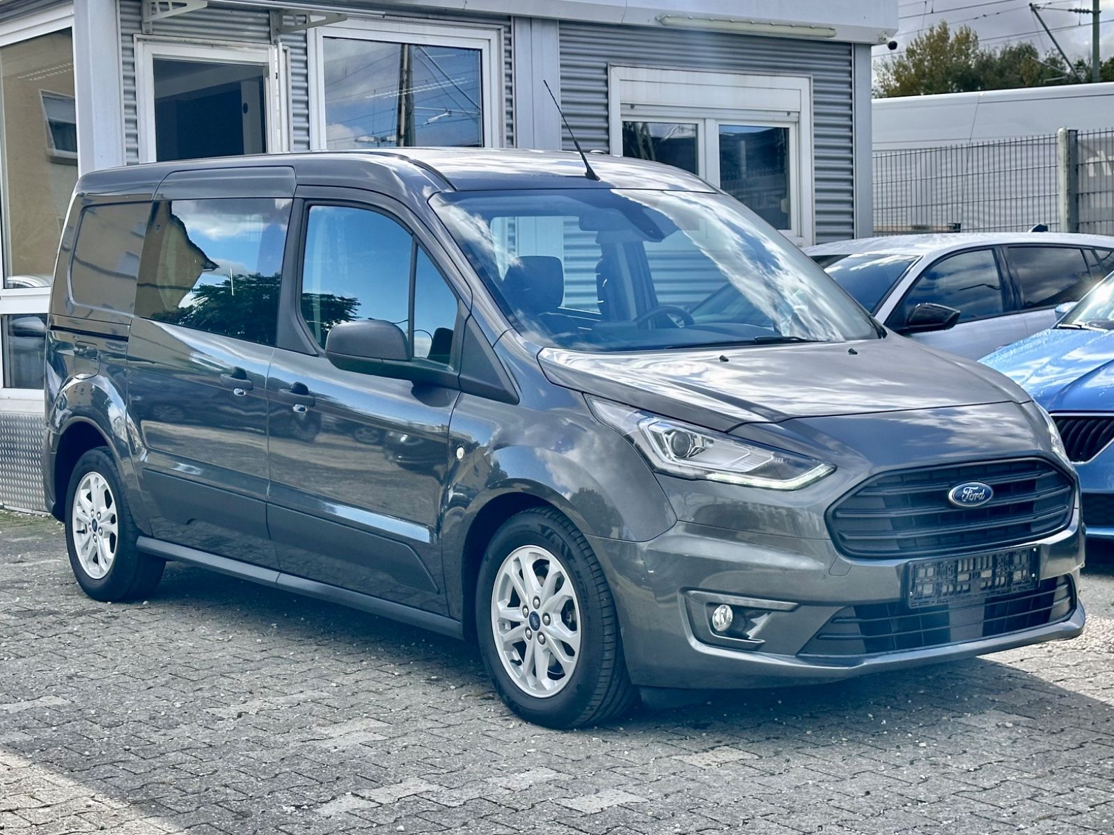 Fahrzeugabbildung Ford TRANSIT CONNECT HALBKASTEN LANG TREND*AUTOM.*