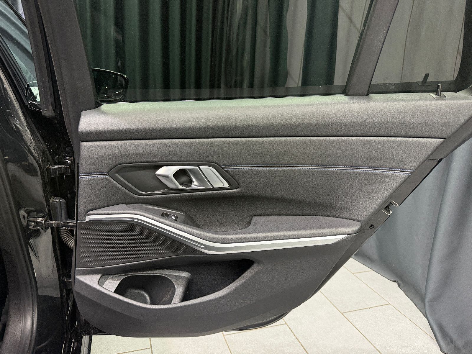 Fahrzeugabbildung BMW 320i Touring M Sport|HIFI|RF-CAM|ACC