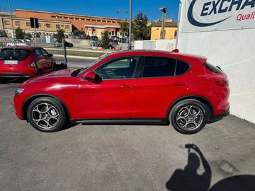 Alfa-Romeo Stelvio - 8