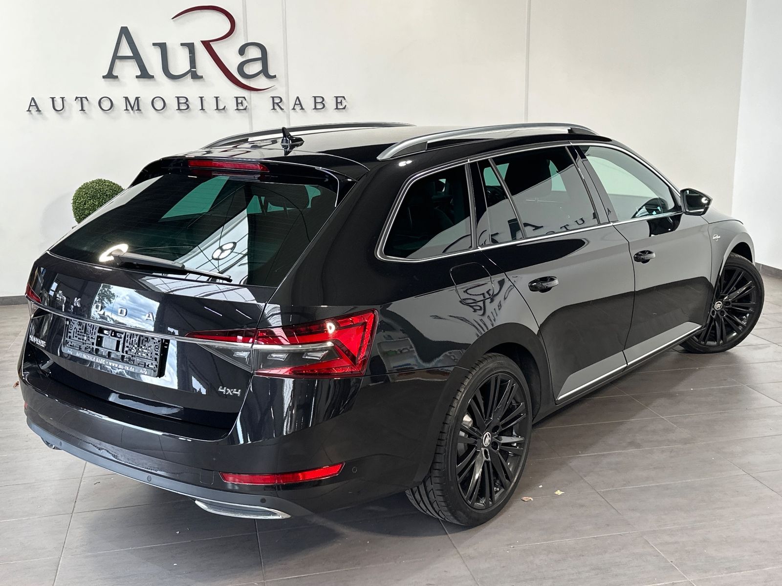 Fahrzeugabbildung SKODA Superb Combi 2.0 TDI DSG L&K 4x4 NAV+LED+AHK+KAM