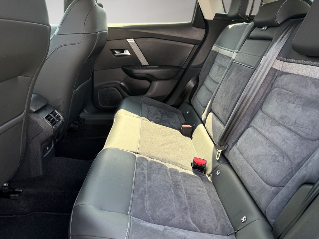 Fahrzeugabbildung Citroën C4 PureTech 130 Stop&Start EAT8 MAX*Alcantara