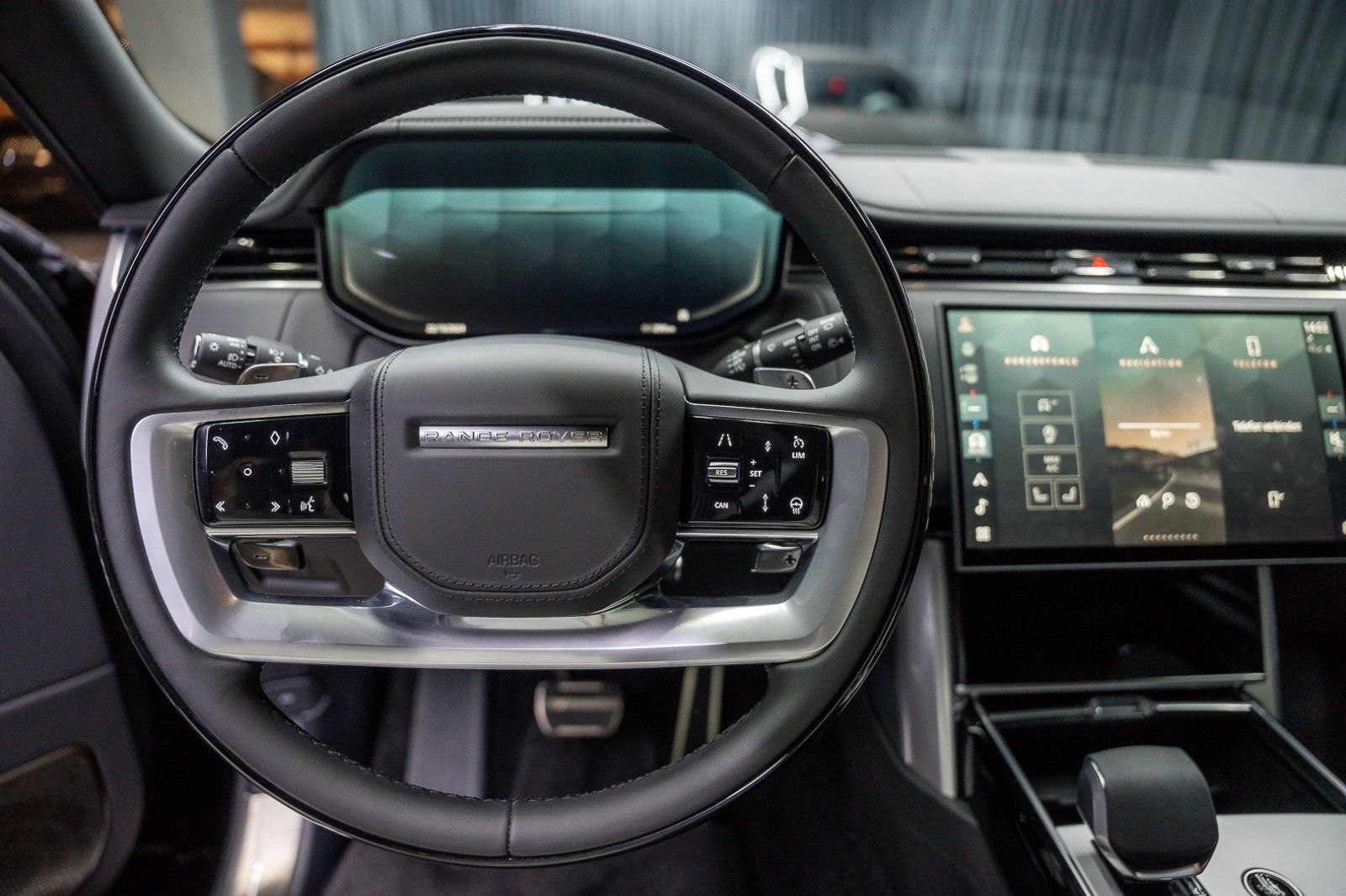 Fahrzeugabbildung Land Rover Range Rover P530 Autob. LWB Fond-TV 23''