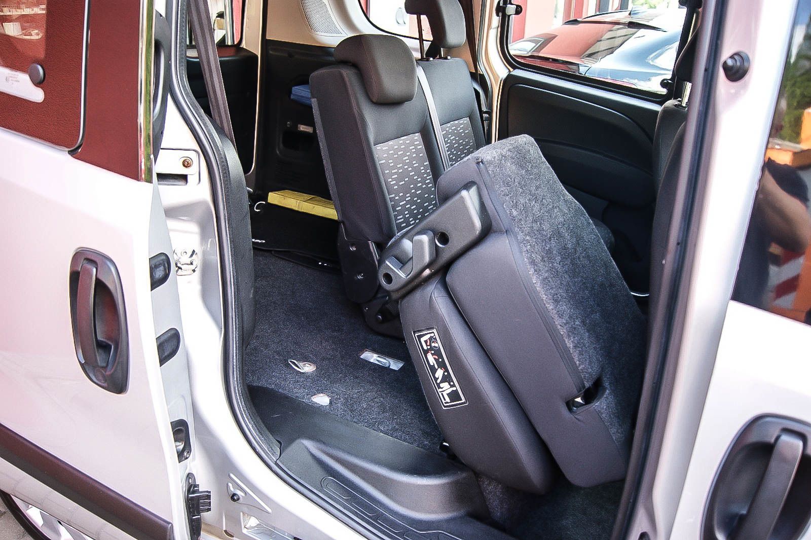 Fahrzeugabbildung Opel Combo D Selection L1H1 5-SITZE SCHIEBETÜREN 1.HD