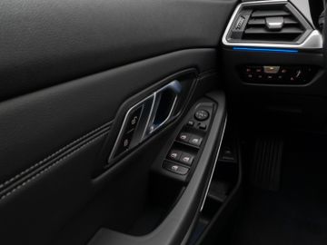 Fahrzeugabbildung BMW 320d Luxury Line Kamera HUD DAB HiFi Komfort LED