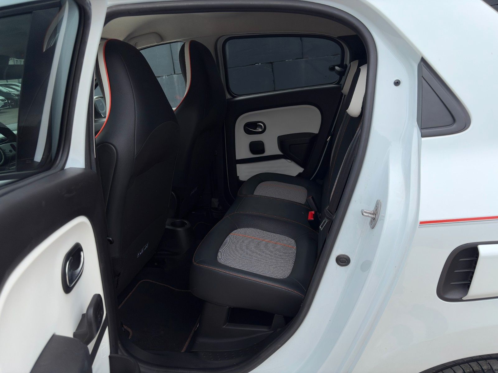 Fahrzeugabbildung Renault Twingo Vibes Electric SHZ CAM BT Temp. CarPlay