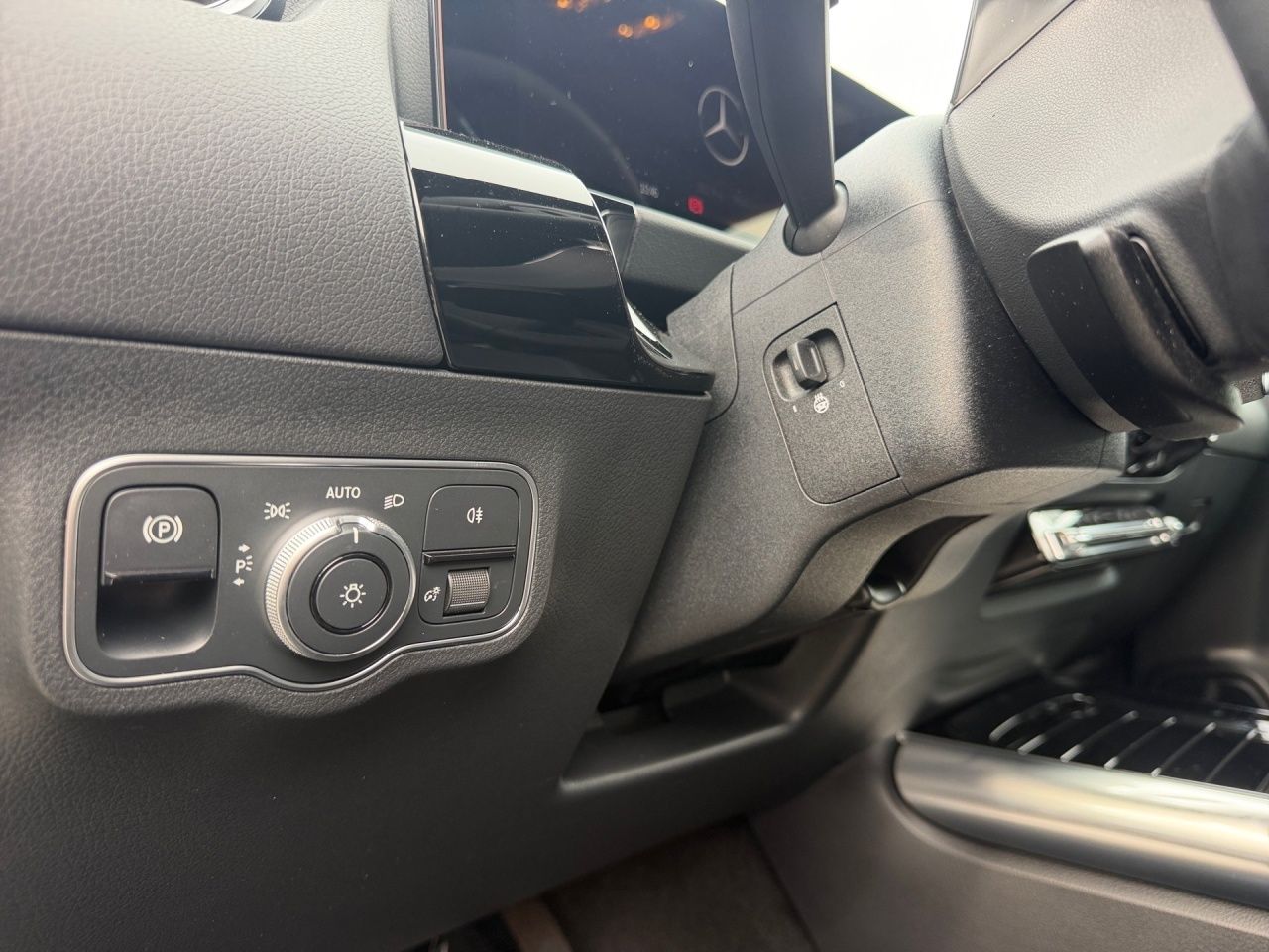 Fahrzeugabbildung Mercedes-Benz B 180 NIGHT+AHK+AMBIENTE+LENKRADHEIZ+KAMERA+