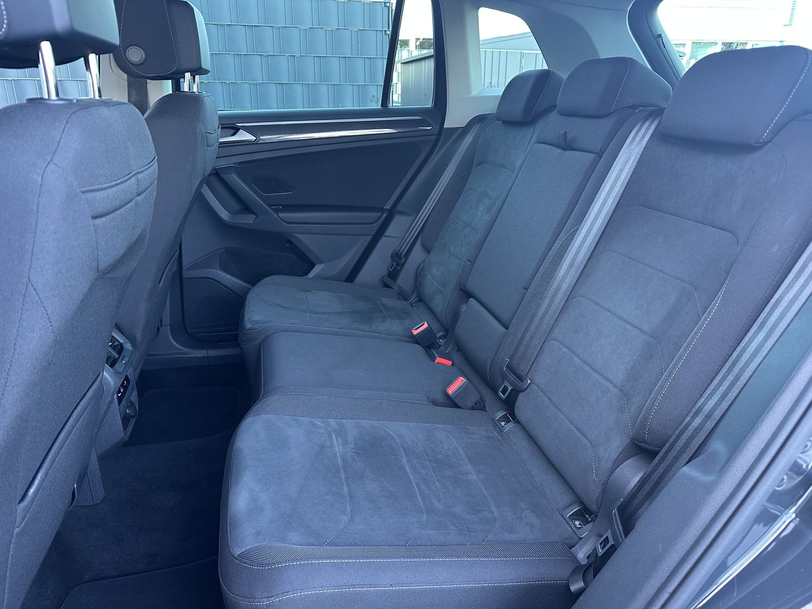 Fahrzeugabbildung Volkswagen Tiguan Elegance eHybrid NAV+IQ-LIGHT+AHK+HEAD-UP