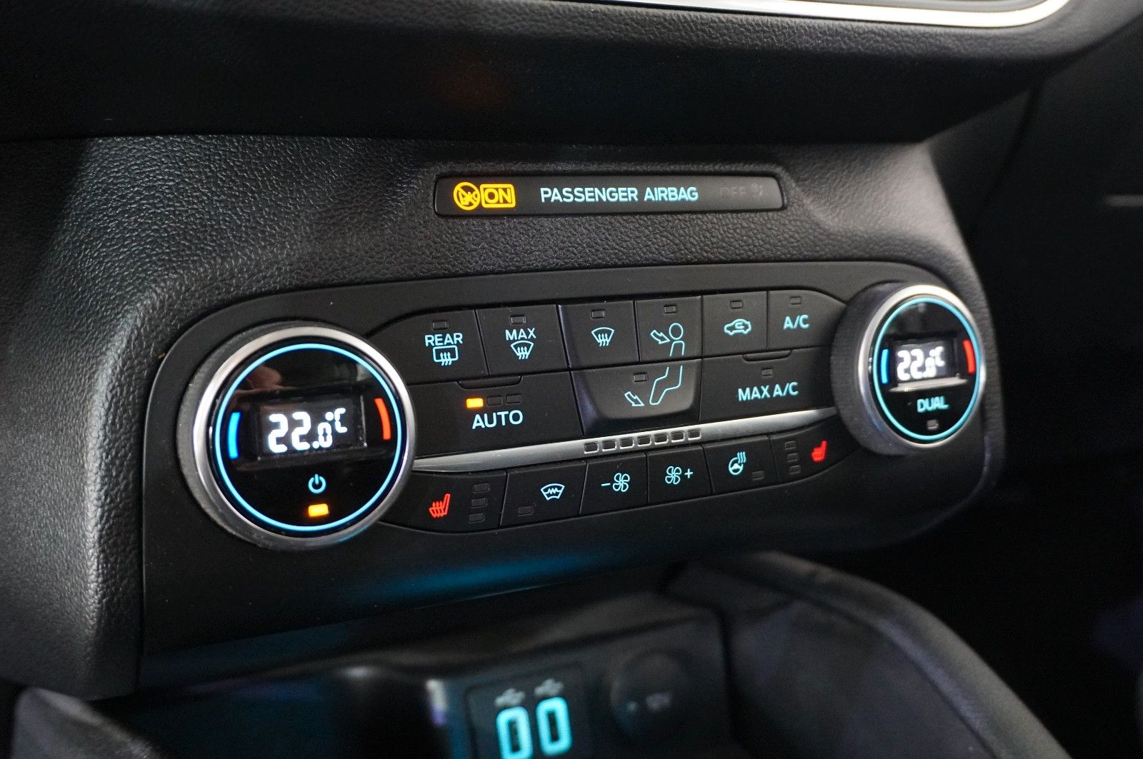 Fahrzeugabbildung Ford Focus Turnier 1.5D TITANIUM NAVI/LED/KAMERA/DAB+