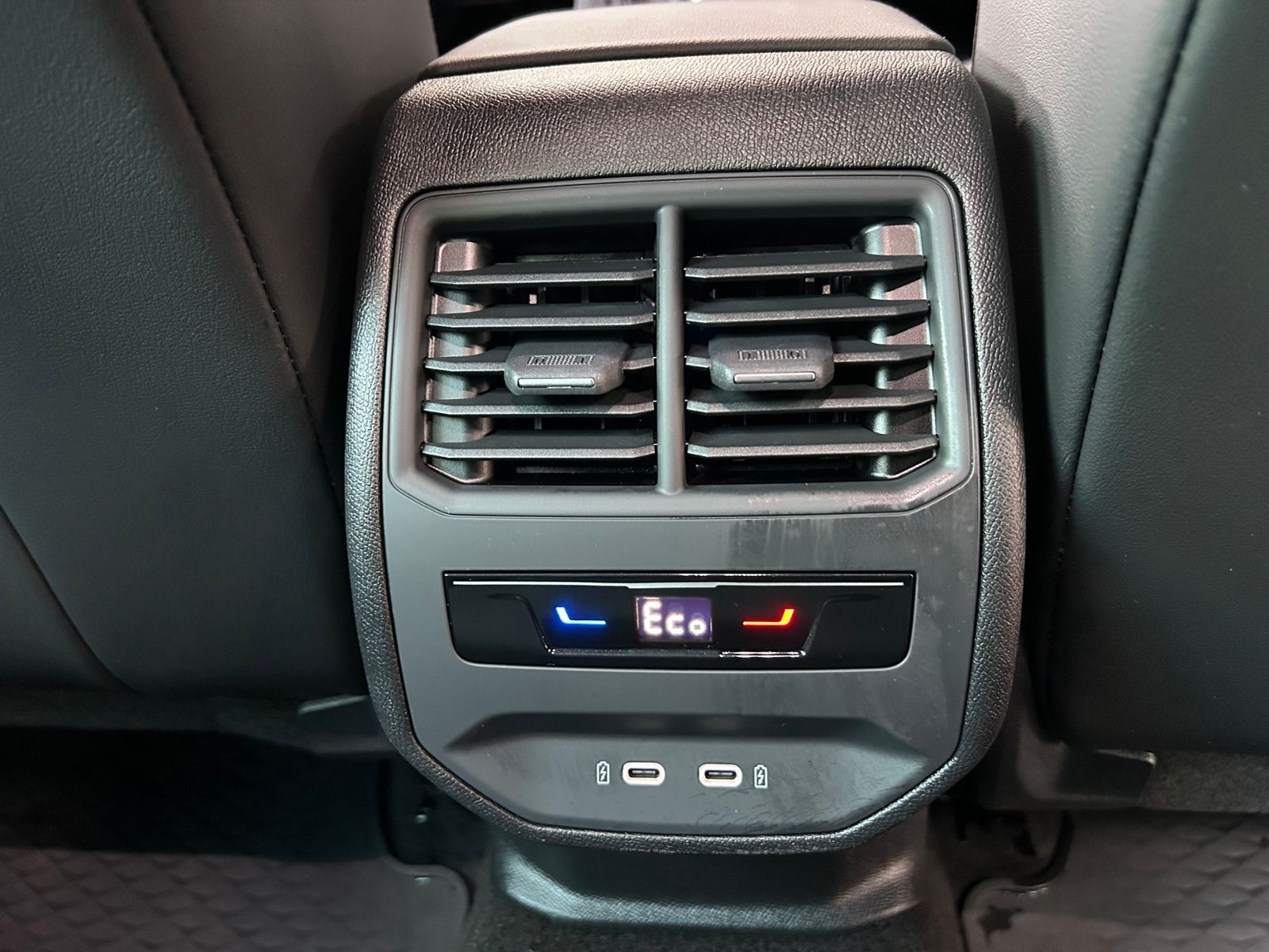Fahrzeugabbildung CUPRA Leon Sportstourer e-Hybrid KLIMA LED NAVI SHZ