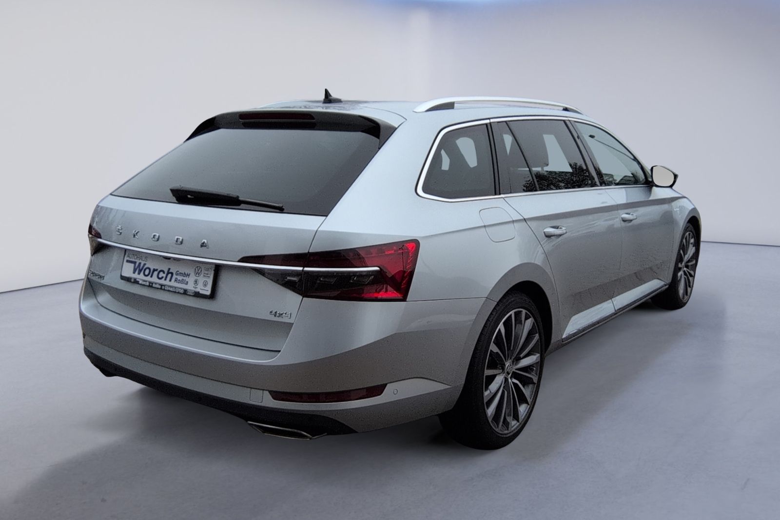 Superb Combi 2.0 TSI DSG 4x4 L&K STHZ+AHK