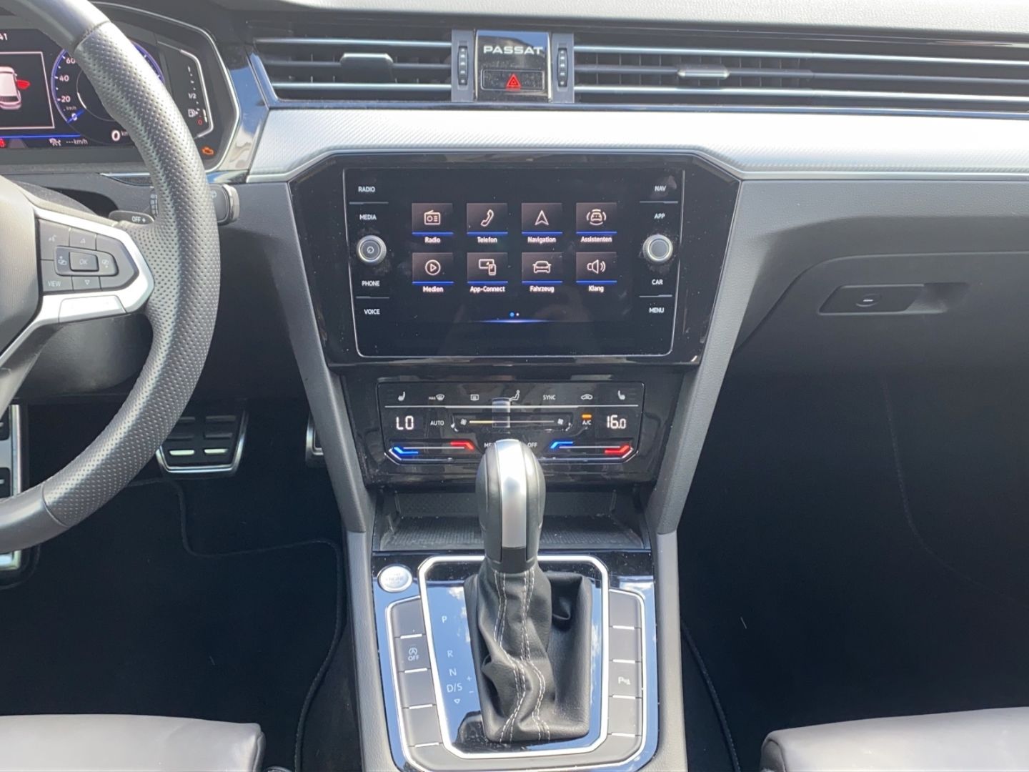 Passat Variant Elegance 1.5TSI DSG LED AHZV R-Li