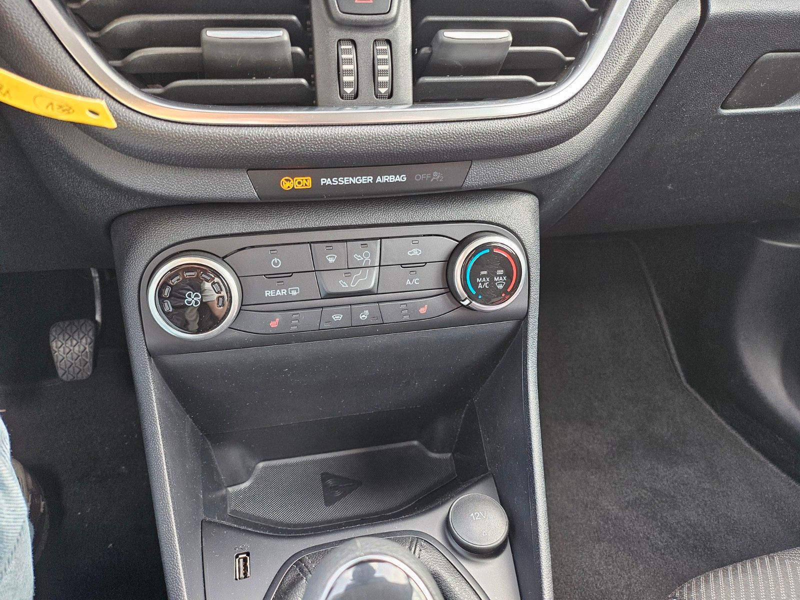 Fahrzeugabbildung Ford Fiesta Cool & Connect