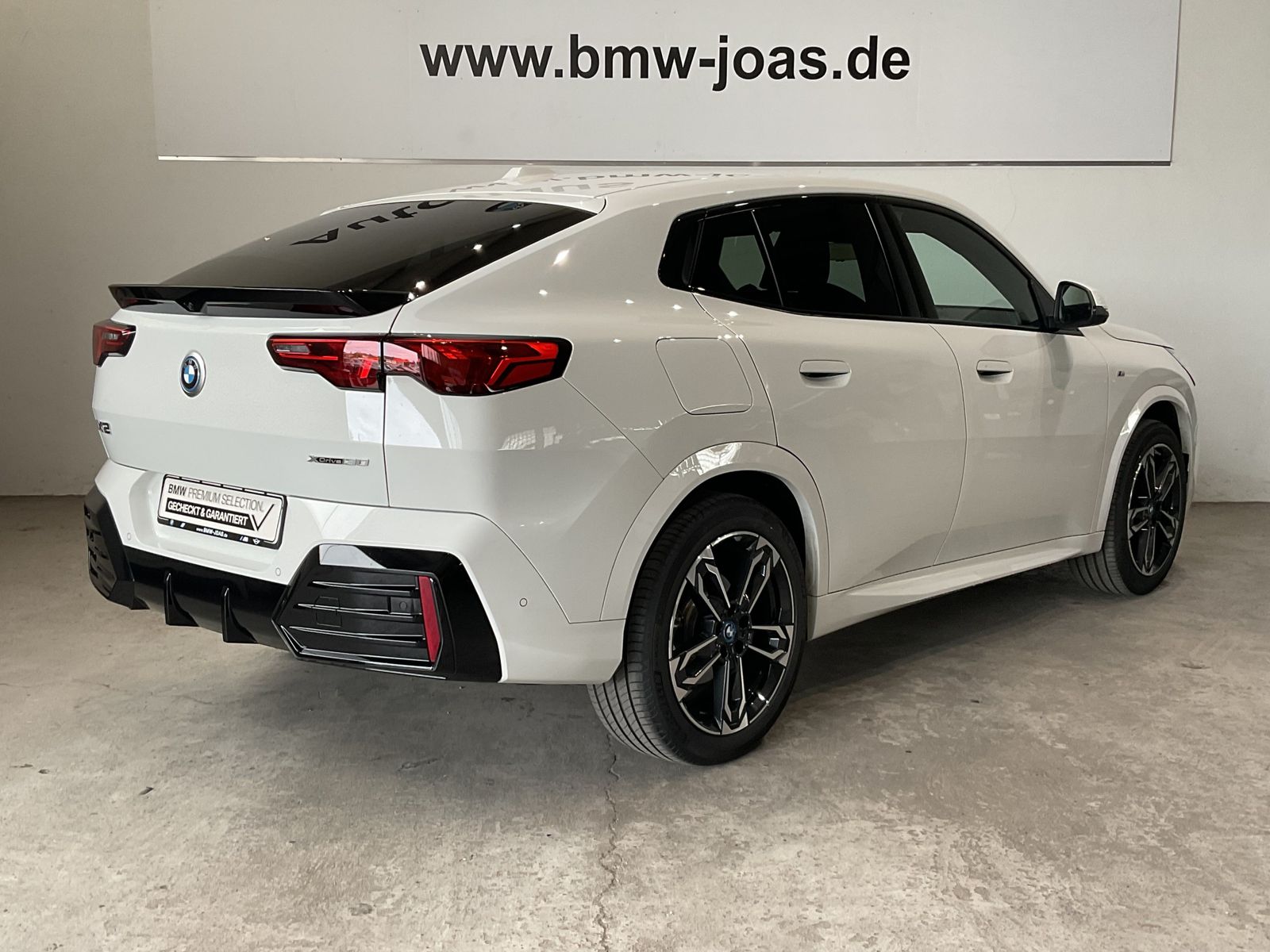 Fahrzeugabbildung BMW iX2 xDrive30 |M Sportpaket |Aktivsitz |19 M LMR