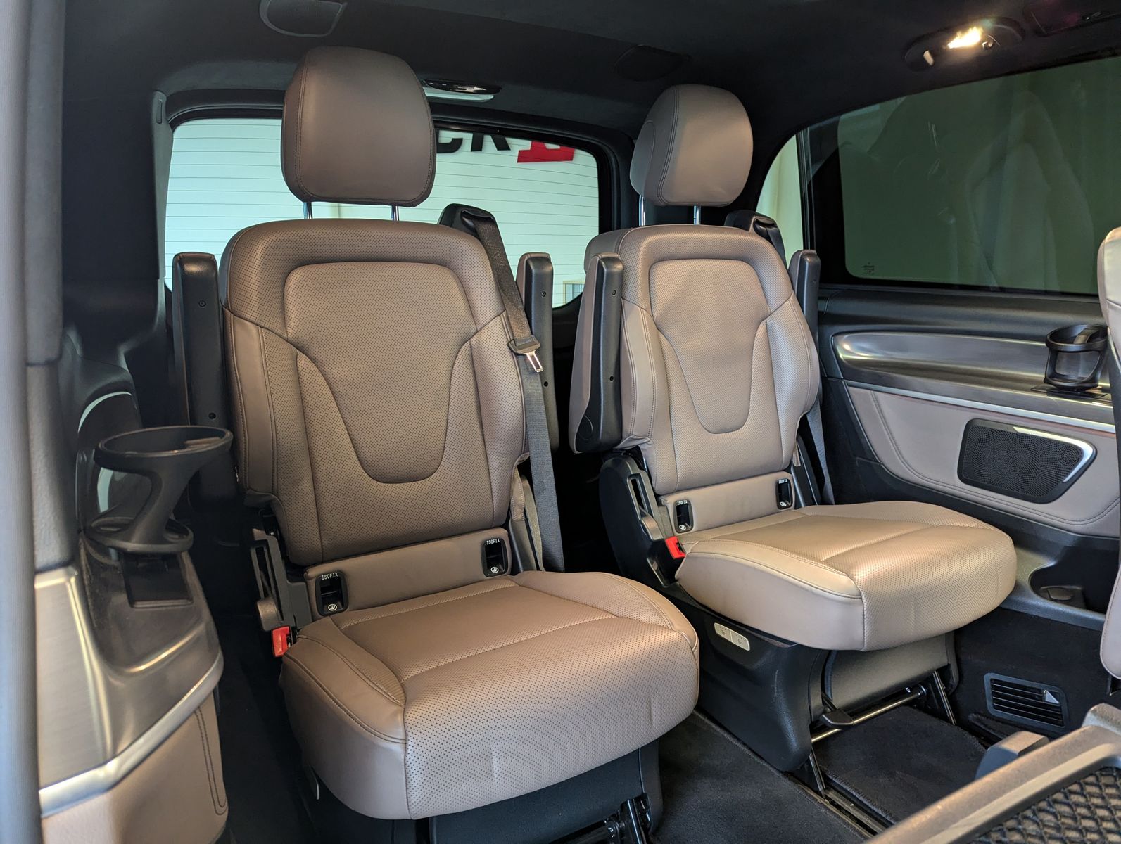 Fahrzeugabbildung Mercedes-Benz V 300 d EXCLUSIVE 4M lang Pano Nappa AHK VOLL 19
