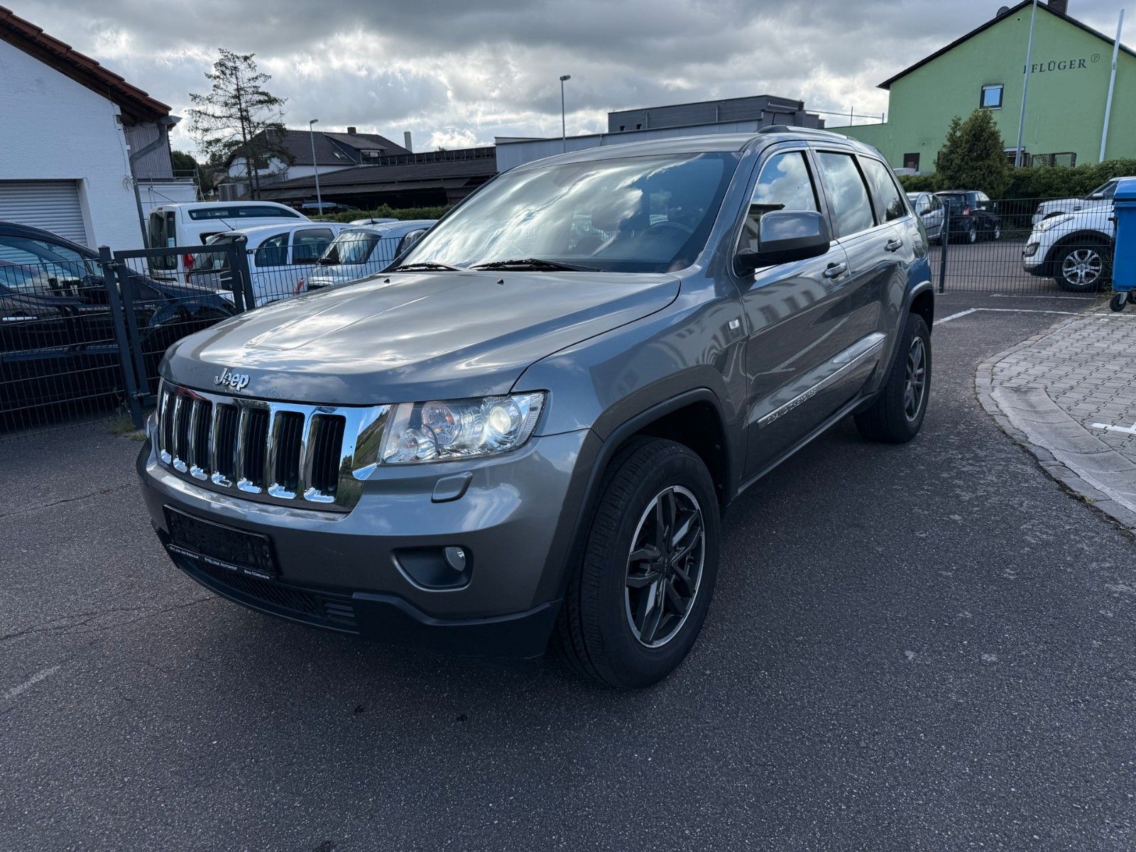 Jeep Grand Cherokee - 1