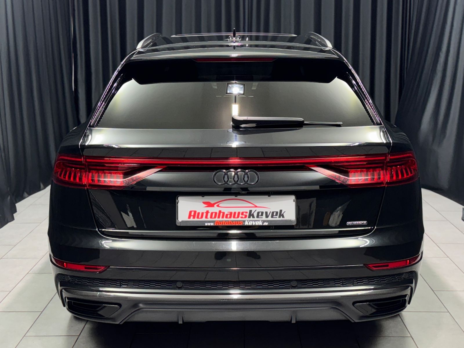 Fahrzeugabbildung Audi Q8 55 TFSI e quattro|B/O|EXCLUSIVE|RS-SITZE|VOLL