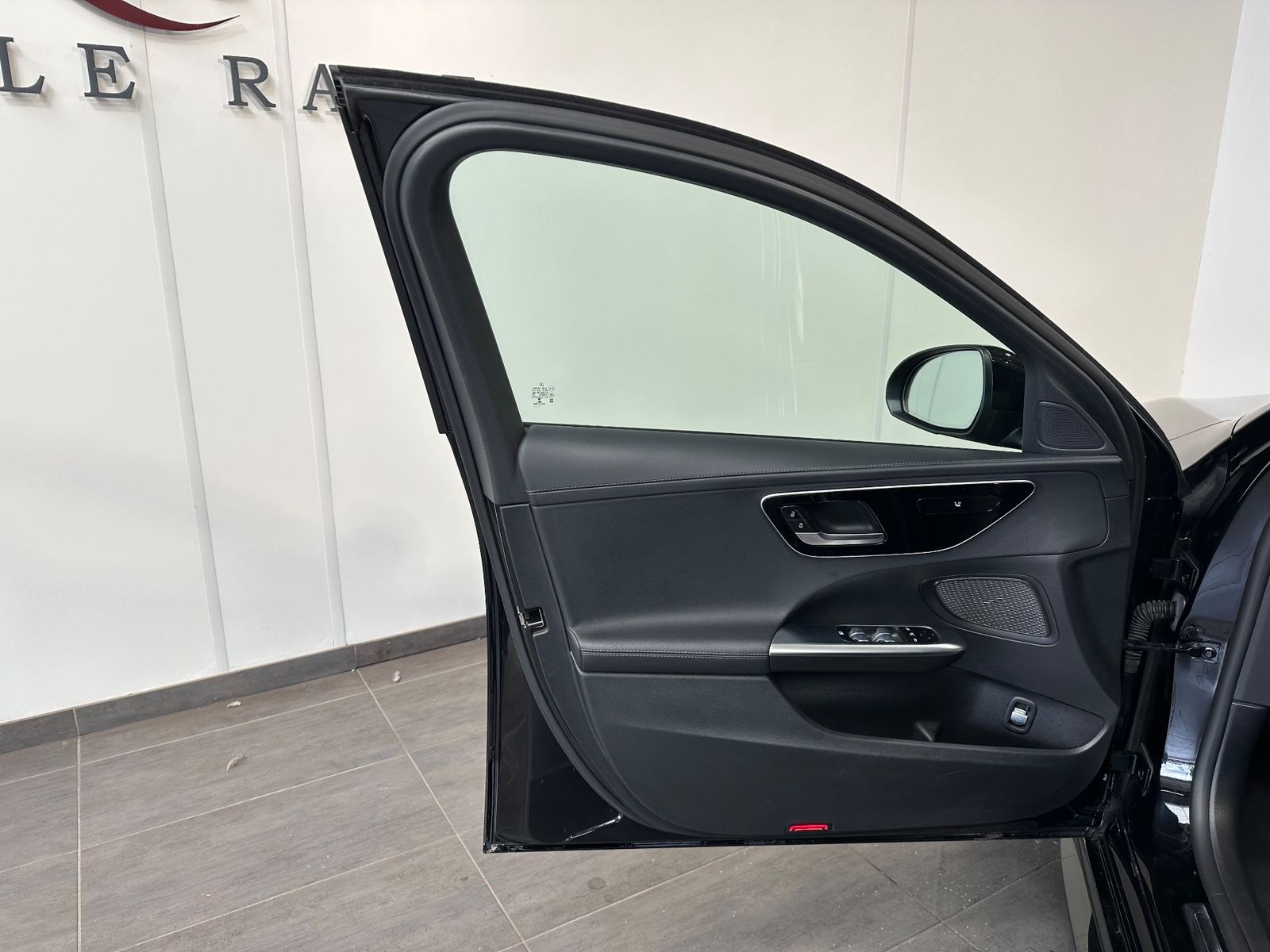 Fahrzeugabbildung Mercedes-Benz C 220 d T AMG-Line Night-Paket NAV+LED+KAM