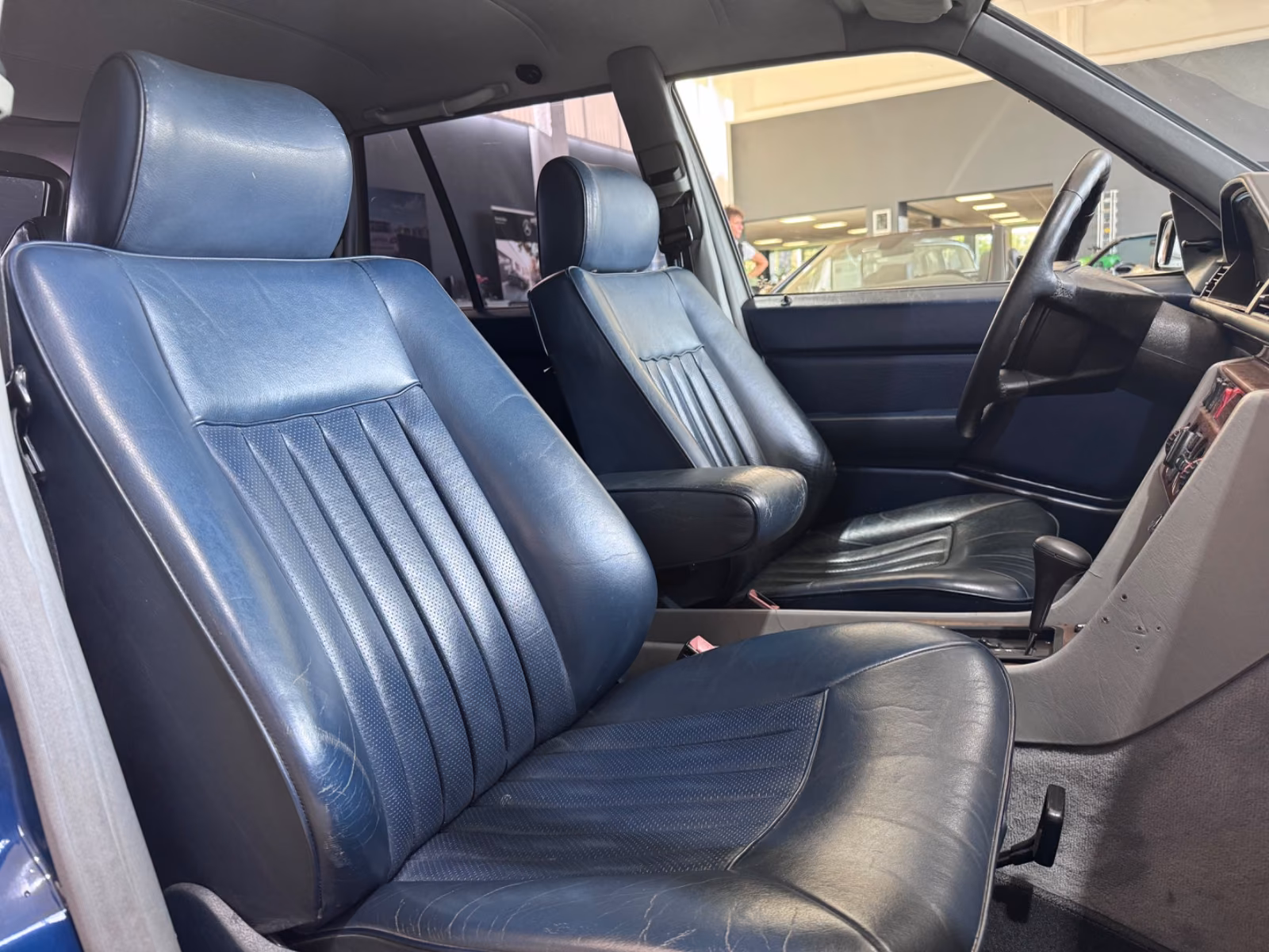 MERCEDES-BENZ E 230 132 ch BVA W124 - CLIM - CHAUFFAGE STATIONNAIRE - CUIR - ATTELAGE - 244600 km