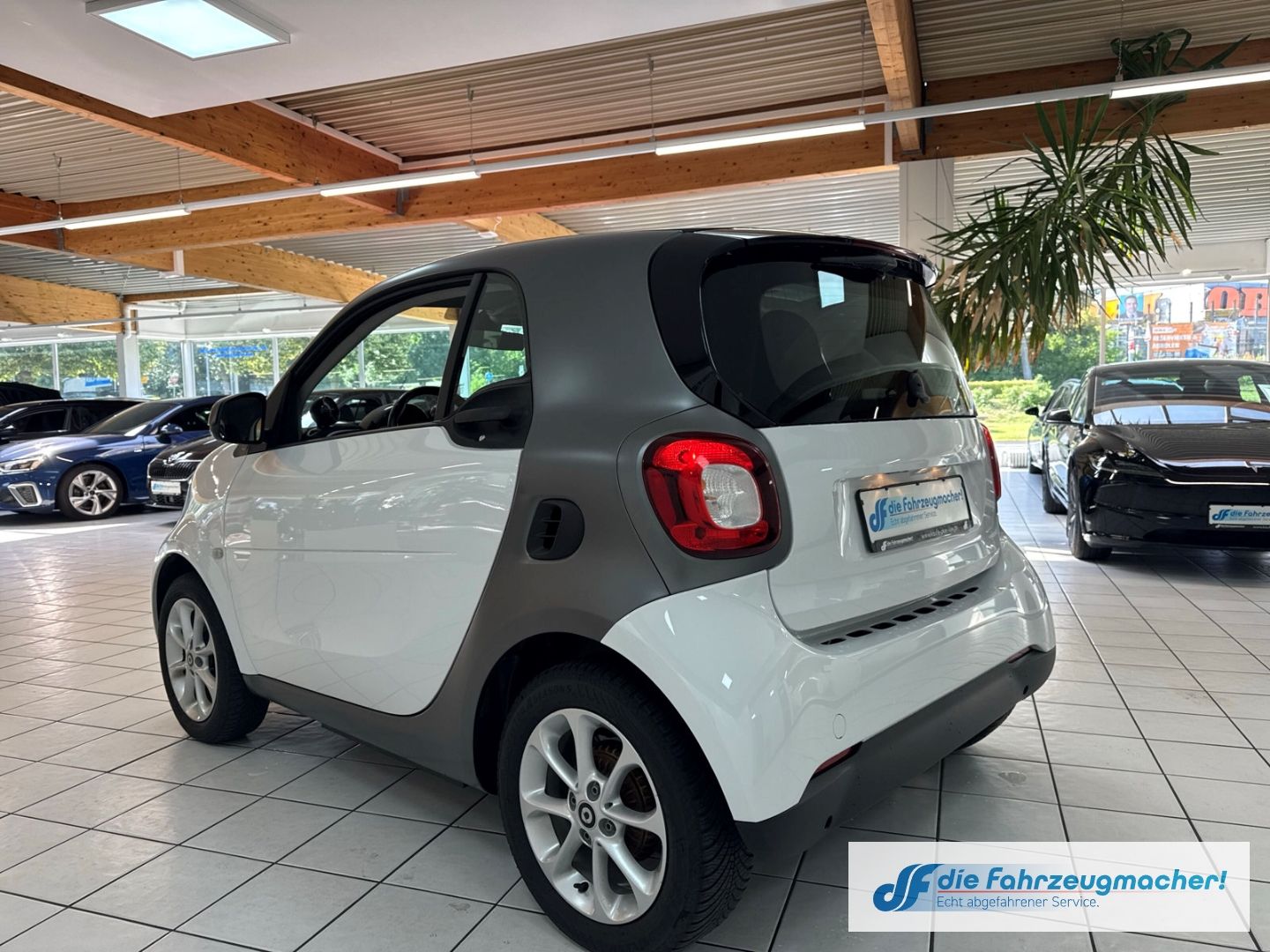 Fahrzeugabbildung Smart fortwo coupe electric drive EQ Navi Klimaautom K