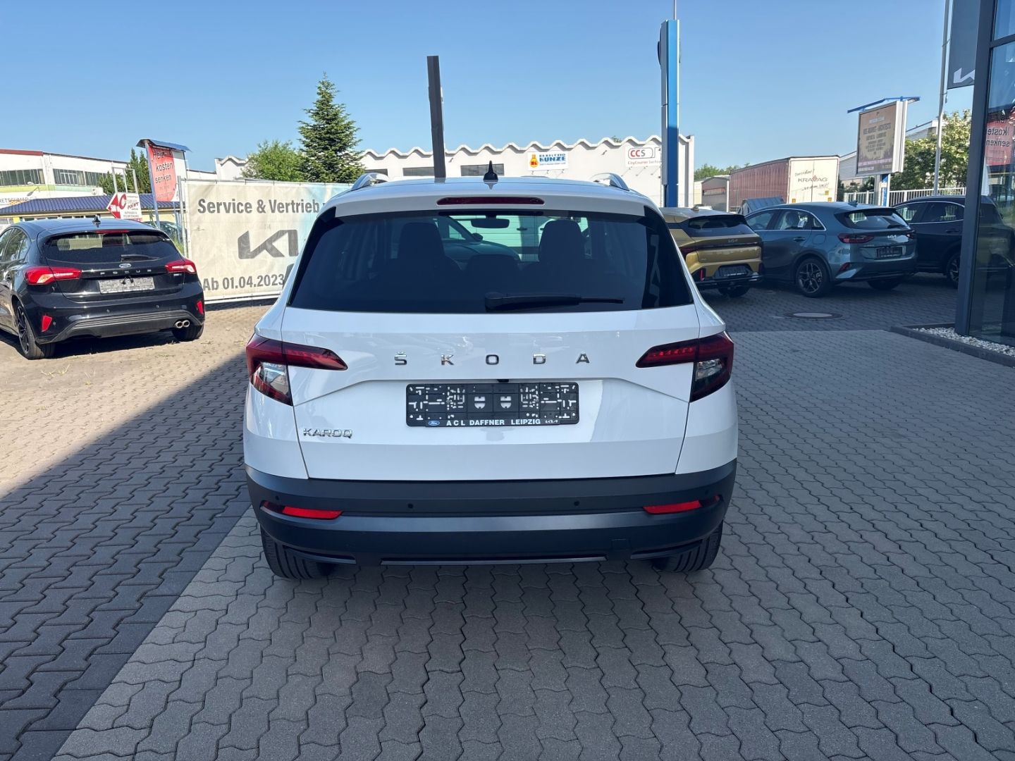 Fahrzeugabbildung SKODA Karoq Clever AHK BeheizbareWSS KLIMA ElekHeckkla