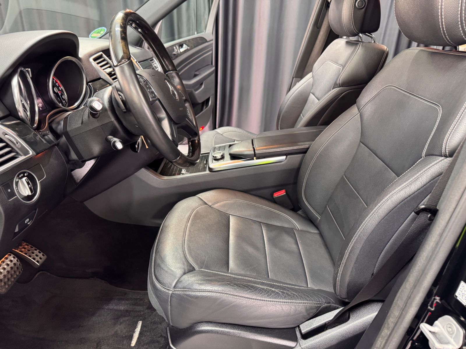 Fahrzeugabbildung Mercedes-Benz ML 400|LEDER|NAVI|SCHIEBEDACH|MASSAGE|360 KAMERA