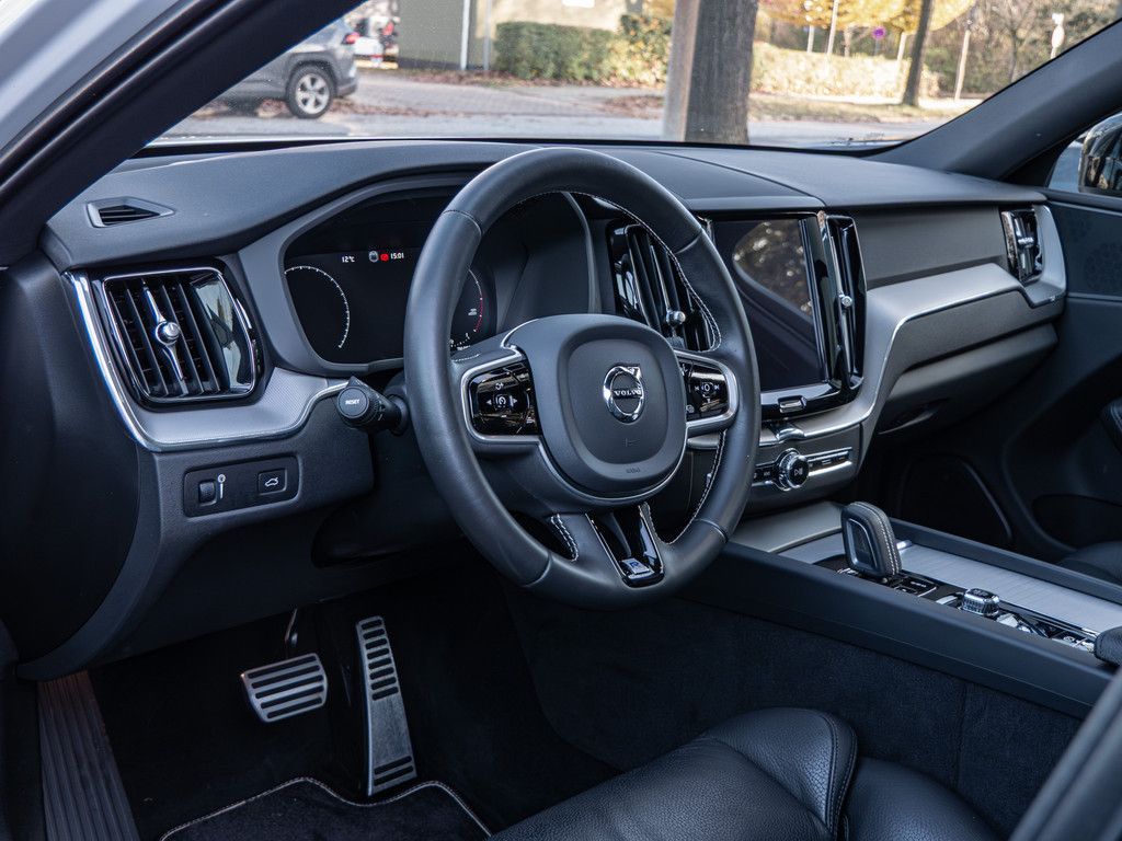 Volvo XC60 B4 Diesel R-Design AWD Pano ACC Leder foto 15