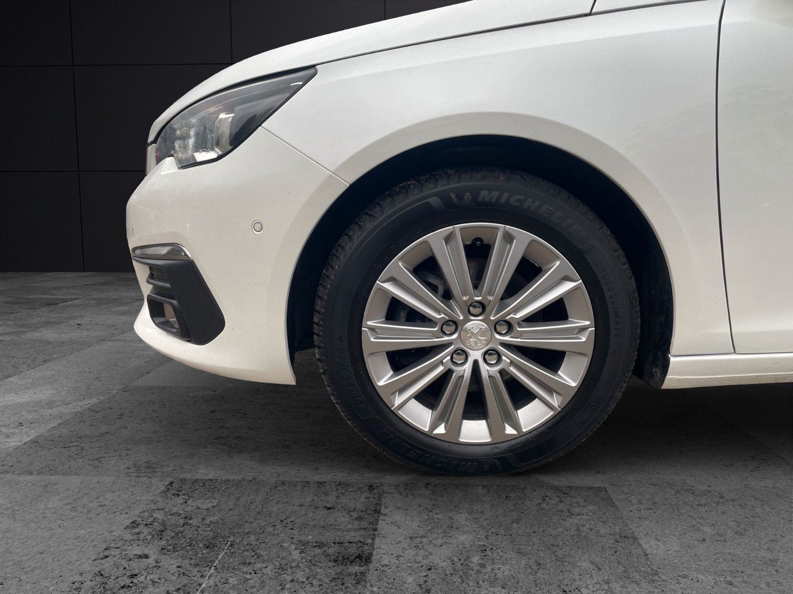 Fahrzeugabbildung Peugeot 308 SW Allure Pack*AHK*Kamera*Ambiente*Navi*