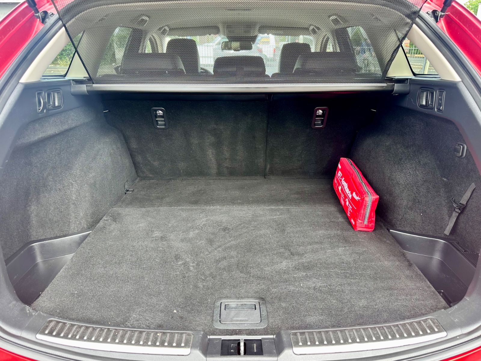 Fahrzeugabbildung Mazda 6 KOMBI SPORTS-LINE AWD ALLRAD*HEAD-UP*