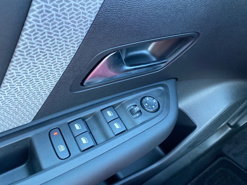 Fahrzeugabbildung Citroën C4 PureTech 130 S&S EAT8 MAX *Kälte-Paket*