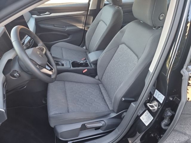 Fahrzeugabbildung Volkswagen Golf VIII Variant 1.5 TSI LIFE SHZ LED NAVI KLIM