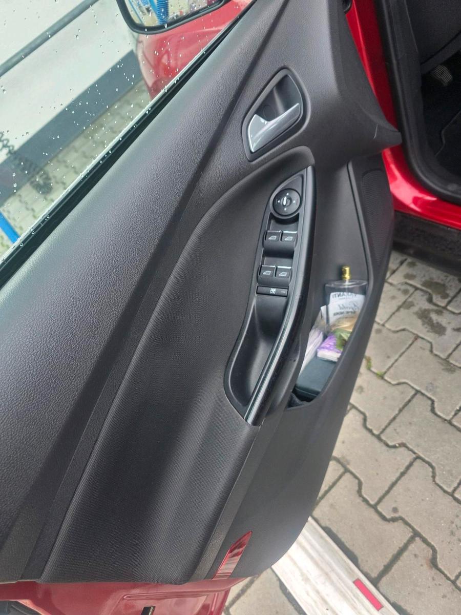 Ford Focus 2012 — photo 10