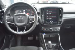Fahrzeugabbildung Volvo XC40 R-Design D4 AWD *STHZ*AHK*360*DAB*LED*