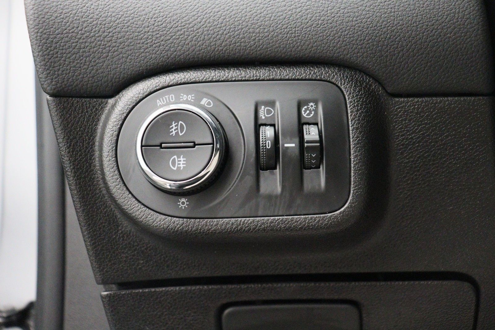 Fahrzeugabbildung Opel Zafira C 1.4 Tourer Active NAVI SHZ 7-Sitzer
