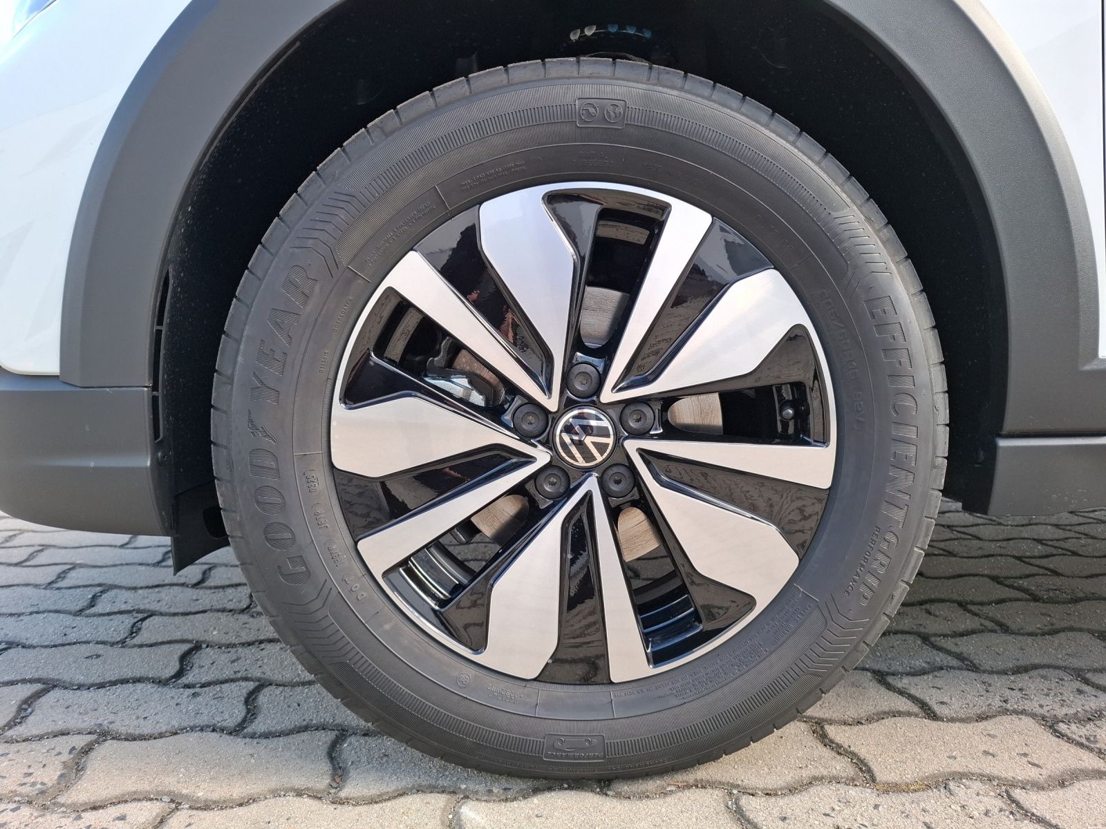 Fahrzeugabbildung Volkswagen Taigo TSI Goal DSG Matrix Navi AID ACC RFK SH LM