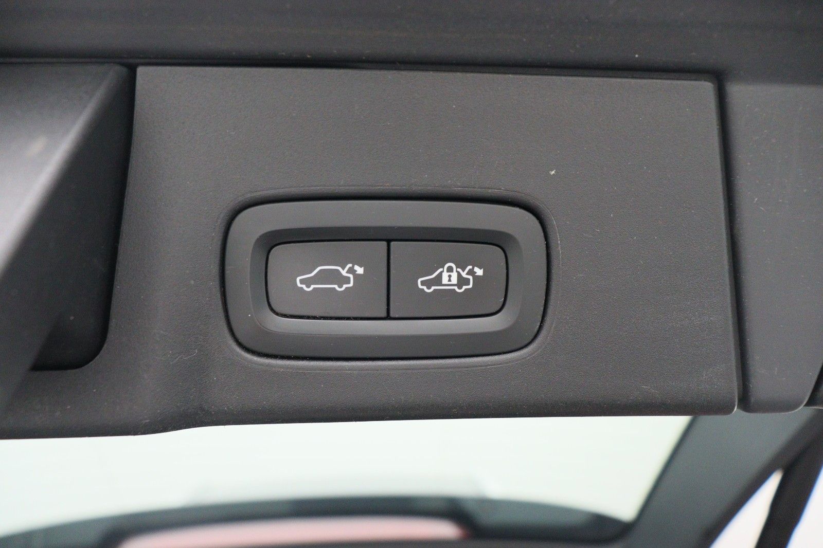 Fahrzeugabbildung Volvo V90 D4 2.0 Kombi Momentum ACC  LED KAMERA