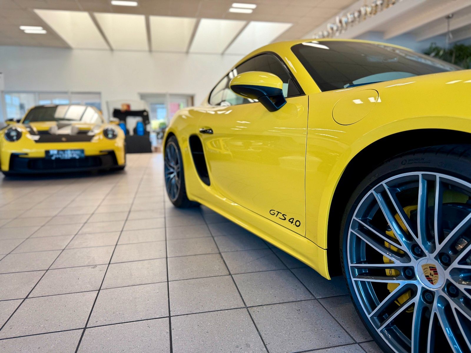 Fahrzeugabbildung Porsche 718 Cayman GTS 4.0 PDK PCCB/Burmester/Carbon/ACC