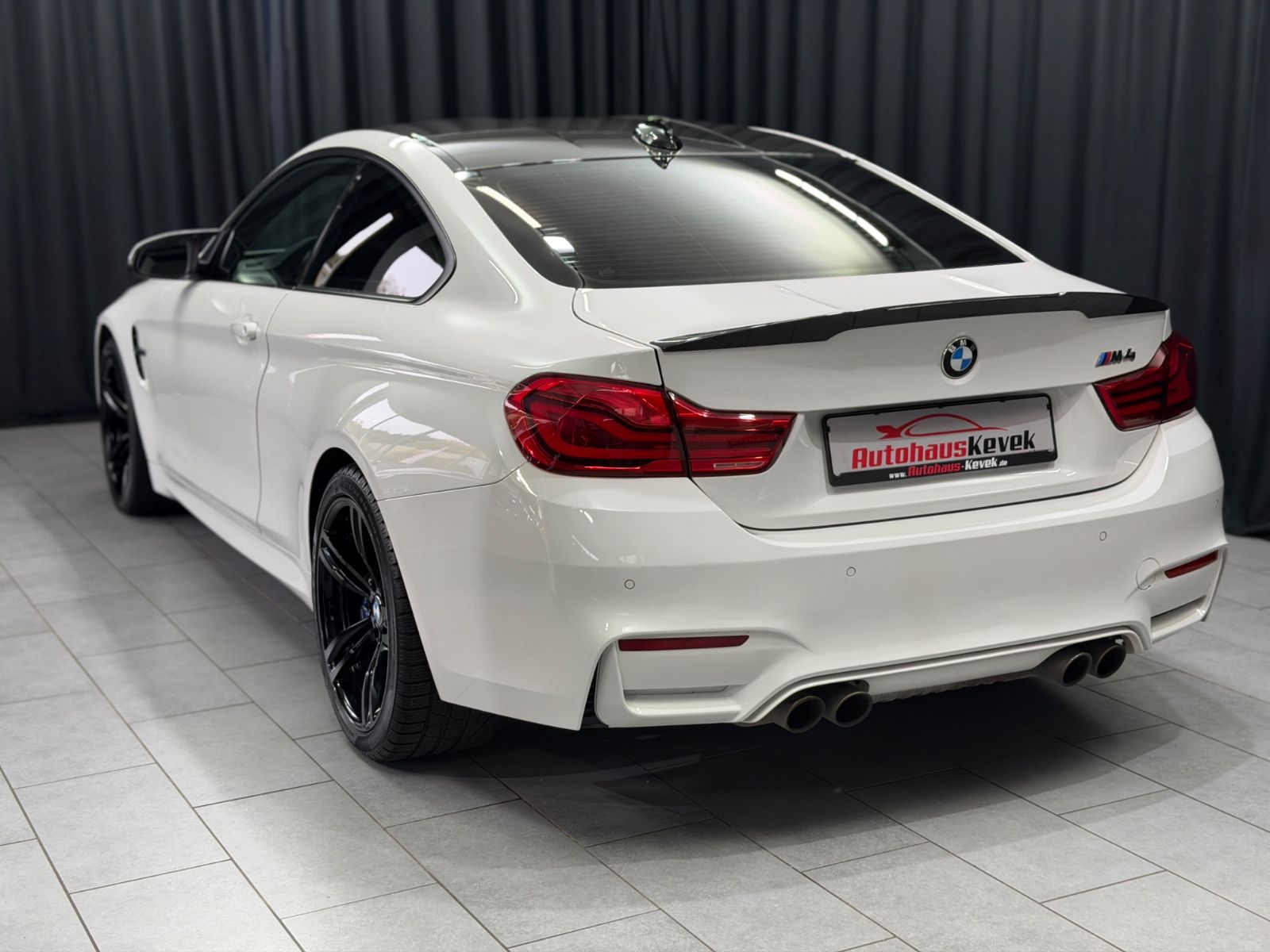 Fahrzeugabbildung BMW M4 Coupe DKG|NAVI|DEUTSCHES FAHRZEUG|LCI