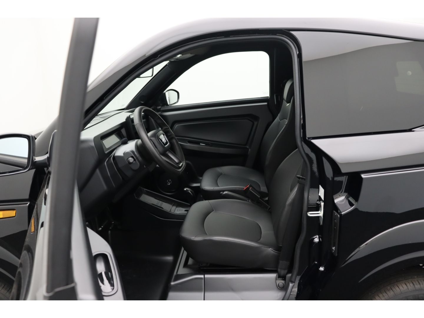 Fahrzeugabbildung Ligier MYLI V3 LAB E5 *Fahren ab 15* Multimedia pack