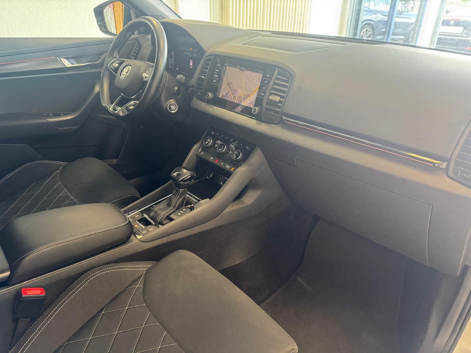 Fahrzeugabbildung SKODA Karoq Sportline 4x4 /1.HAND/NAVI/KLIMA/