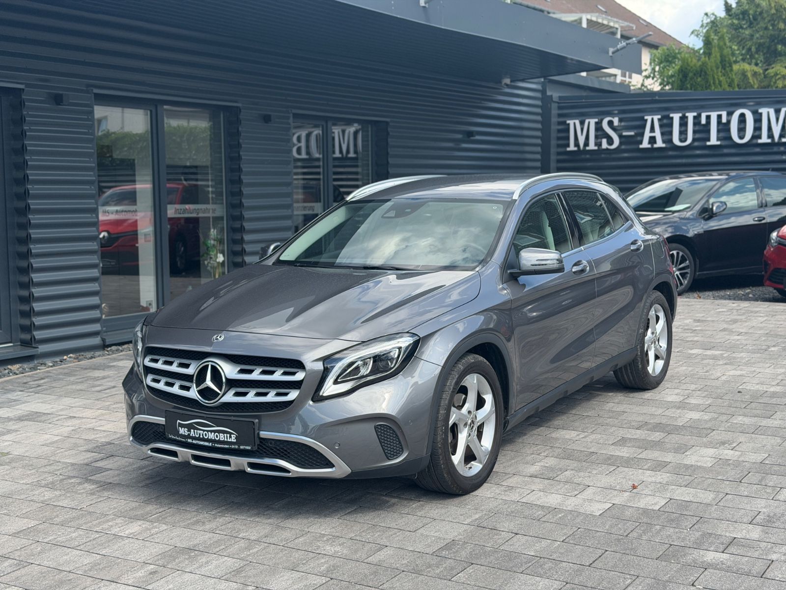 MERCEDES-BENZ GLA 180 Urban-1.Hand-Rü.Kamera-Led-Navi-Facelift