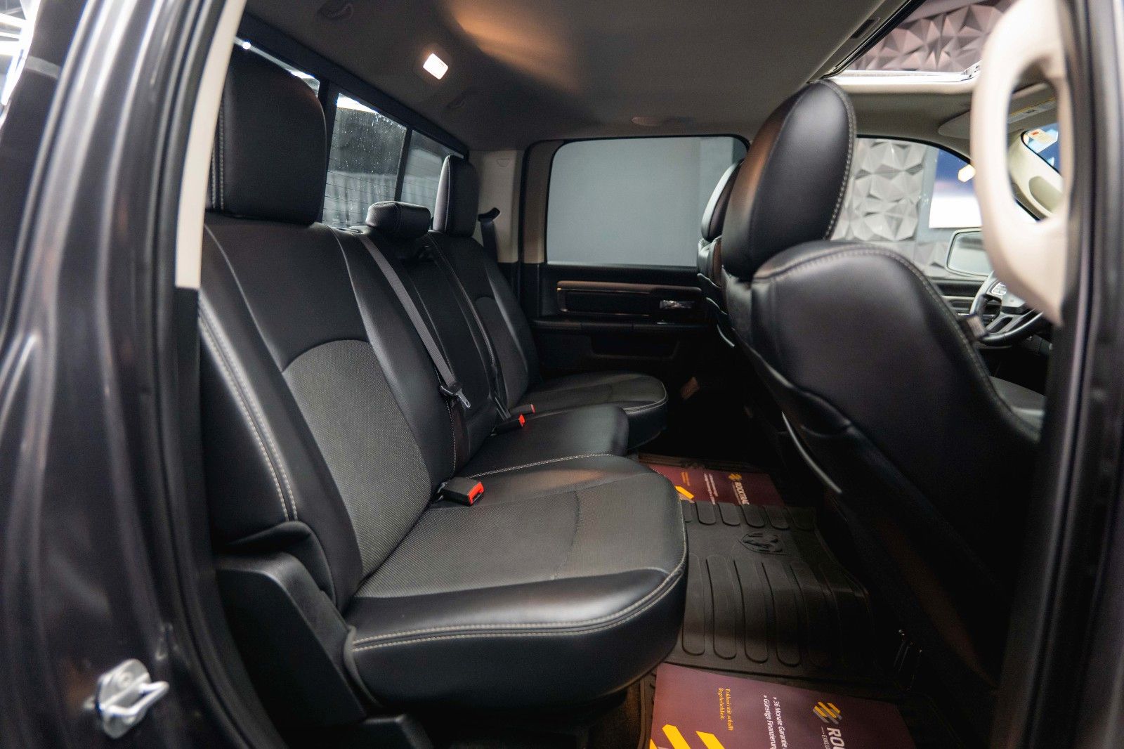 Fahrzeugabbildung Dodge RAM 5.7 V8 HEMI 4x4 Sport OFFROAD NightPaket 19%