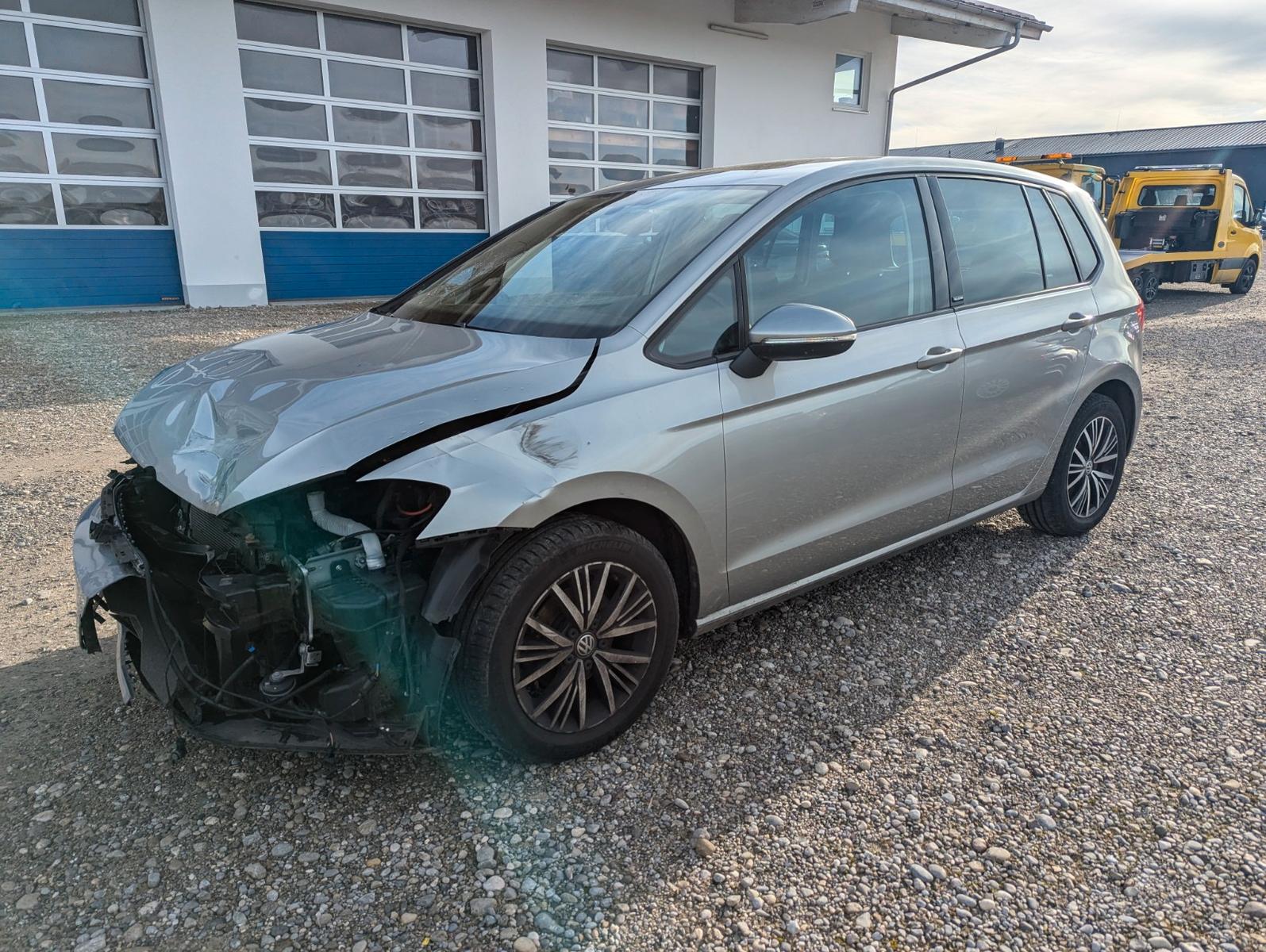 Volkswagen Golf Sportsvan VII Allstar Unfall Motor OK