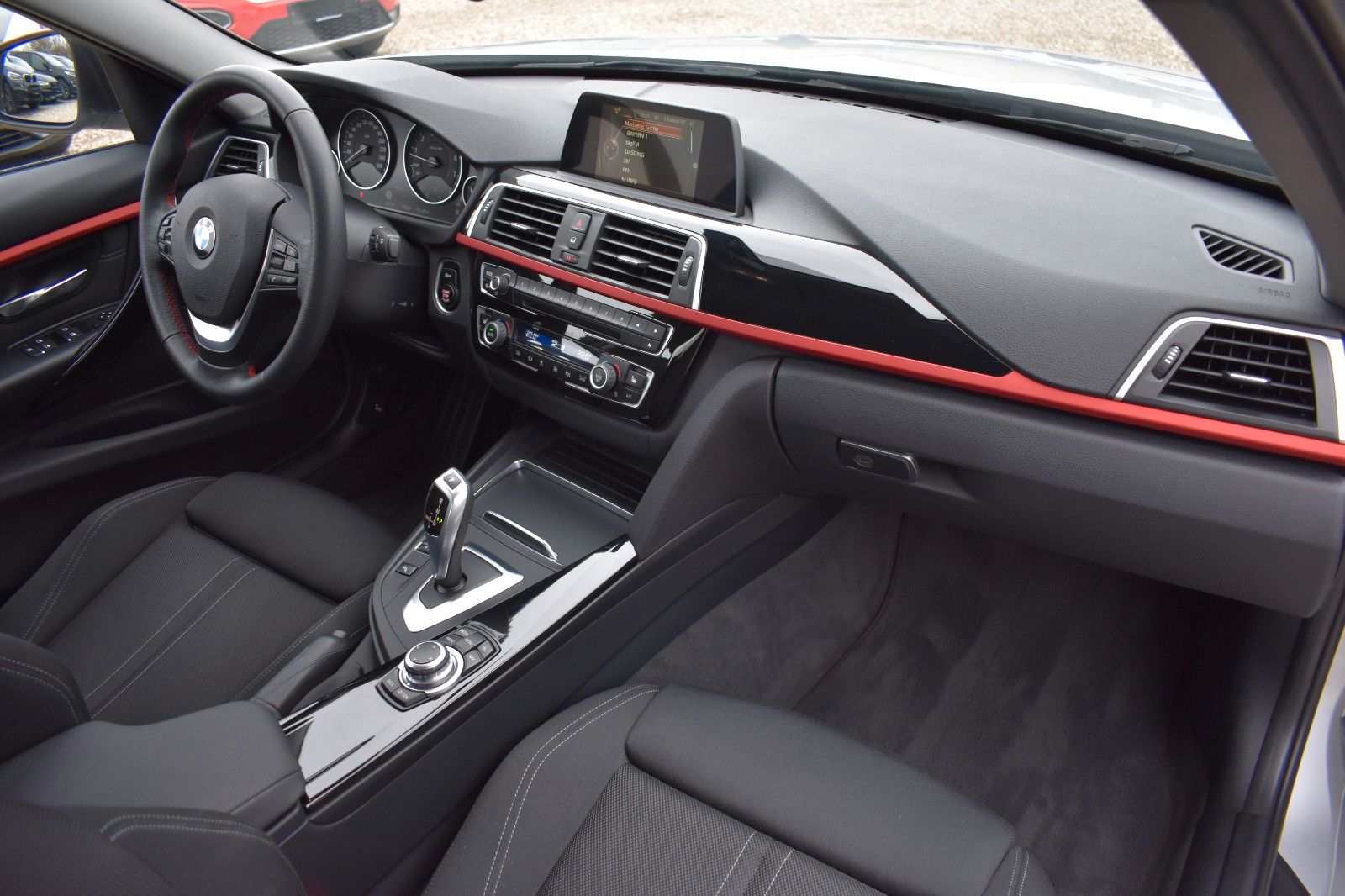 Fahrzeugabbildung BMW 320 i Limo. Sport Line