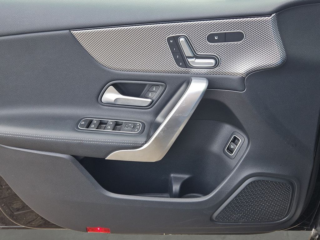 Mercedes-Benz A 180 Lim Night-Paket LED NAVI MEMORY KAMERA 18 foto 17