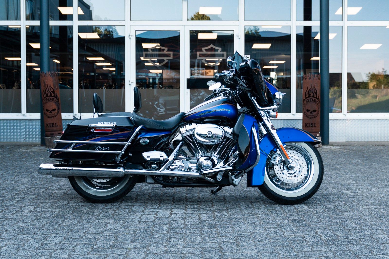 Fahrzeugabbildung Harley-Davidson FLHTCSE CVO Screamin Eagle E-Glide - Twin Cam
