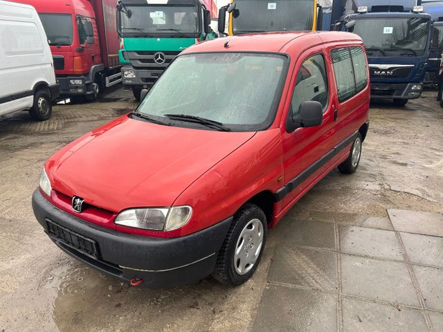 Peugeot 1.4 Benzin Servo Neue Reifen 55Kw 5-Sitzer***TOP